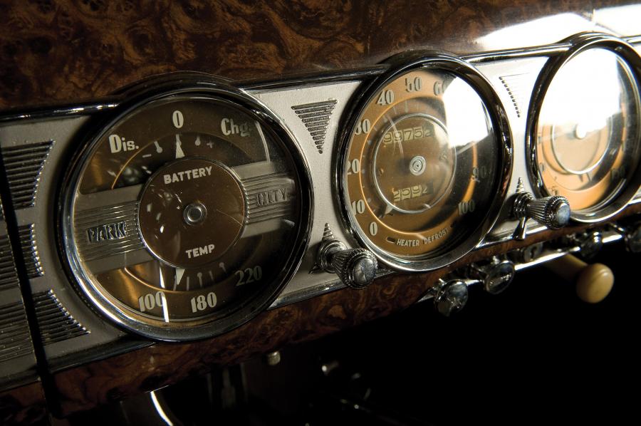 Панель приборов Packard Twelve Coupe Roadster 1938 года  (фото 1 из 12)